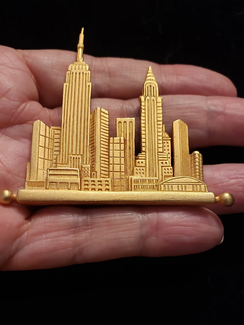 Vintage 1988 New York Skyline Goldtone Pin/Brooch Jonette Jewelry, EUC-Great Pin - Picture 6 of 6